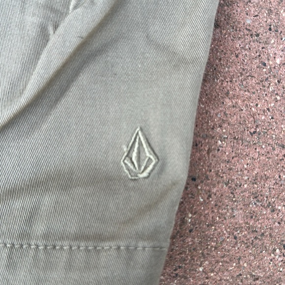 Volcom tan shorts - Picture 4 of 5